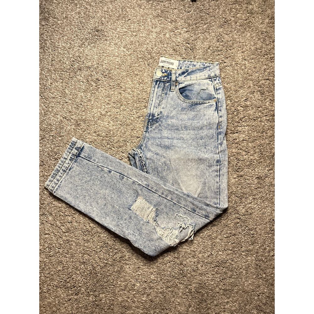 Cute Ripped Women’s Jeans Light Wash
